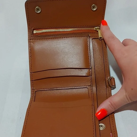 HERSHEL LEATHER WALLET! - Picture 3 of 3